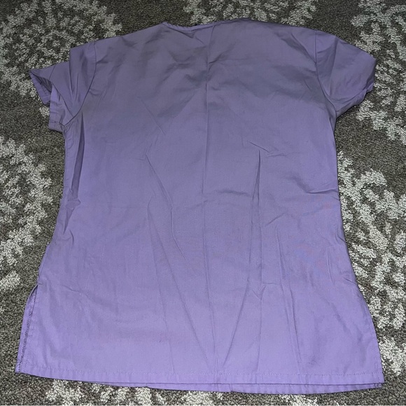 ⭐️Cherokee, women’s light purple scrub top, guessing size Small. Used Condition - Picture 6 of 10